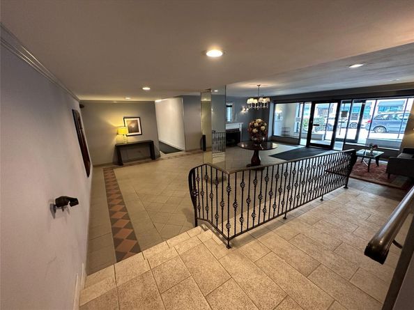 241-20 Northern Boulevard 1M, Douglaston NY 11362