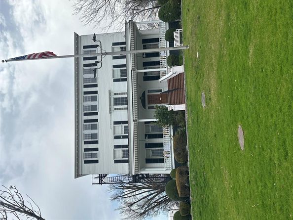 241-20 Northern Boulevard 1M, Douglaston NY 11362