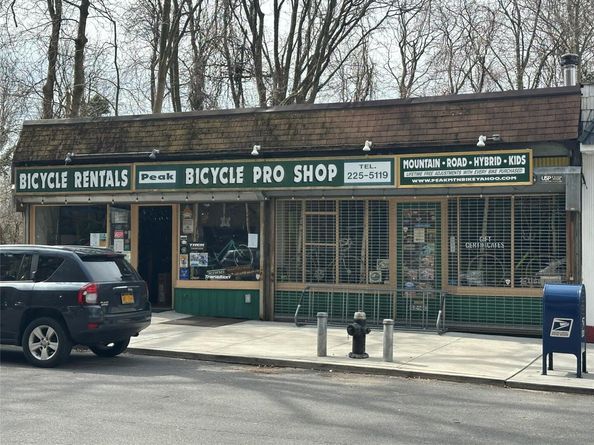 241-20 Northern Boulevard 1M, Douglaston NY 11362