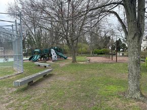 241-20 Northern Boulevard 1M, Douglaston NY 11362