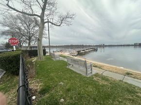 241-20 Northern Boulevard 1M, Douglaston NY 11362