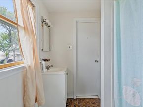 160 Sequams Lane W, West Islip NY 11795