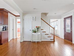 160 Sequams Lane W, West Islip NY 11795