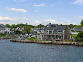 160 Sequams Lane W, West Islip NY 11795