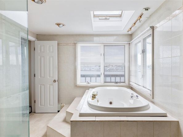 160 Sequams Lane W, West Islip NY 11795