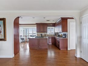 160 Sequams Lane W, West Islip NY 11795