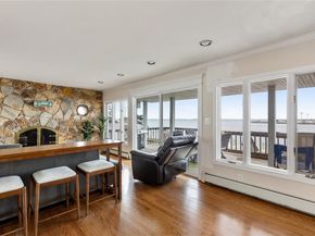 160 Sequams Lane W, West Islip NY 11795