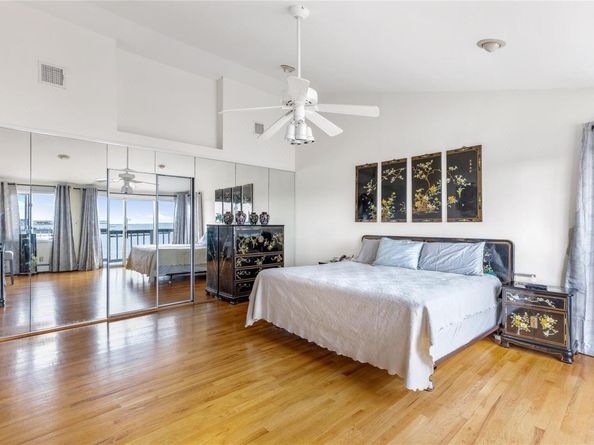 160 Sequams Lane W, West Islip NY 11795