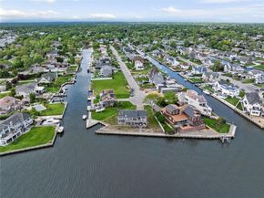 160 Sequams Lane W, West Islip NY 11795