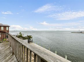 160 Sequams Lane W, West Islip NY 11795