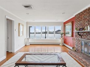 160 Sequams Lane W, West Islip NY 11795