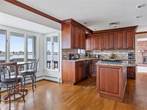 160 Sequams Lane W, West Islip NY 11795