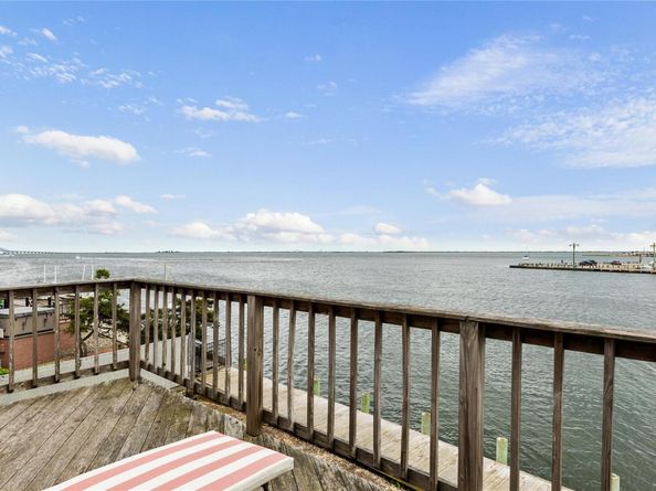 160 Sequams Lane W, West Islip NY 11795