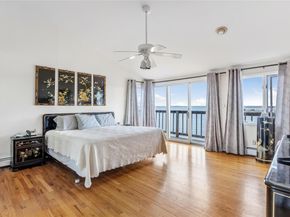 160 Sequams Lane W, West Islip NY 11795