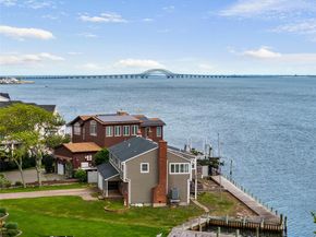 160 Sequams Lane W, West Islip NY 11795