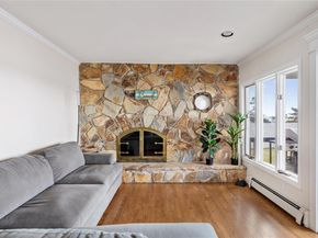 160 Sequams Lane W, West Islip NY 11795