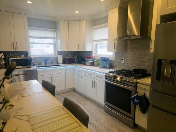 131 E Alhambra Avenue, Lindenhurst NY 11757