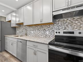 47 Weeks Road, North Babylon NY 11703