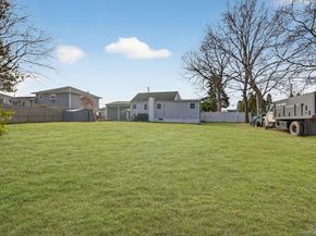 47 Weeks Road, North Babylon NY 11703