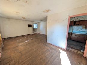 388 Vespucci Avenue, Copiague NY 11726