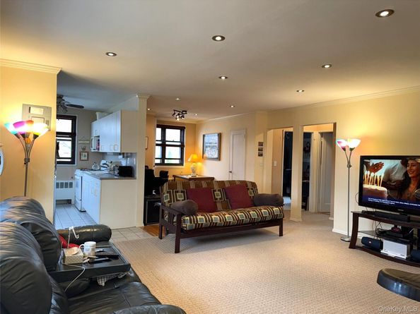 245-48 62nd Avenue Upper 2/3BR, Douglaston NY 11362