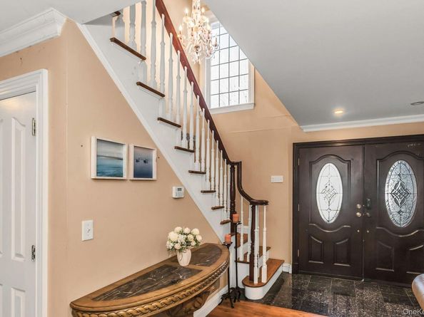 4 Laurette Lane, Freeport NY 11520