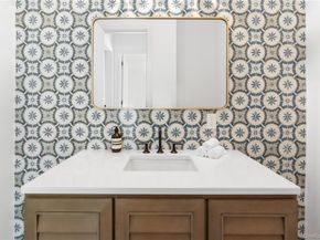 100 Narrow Lane, Southampton NY 11968