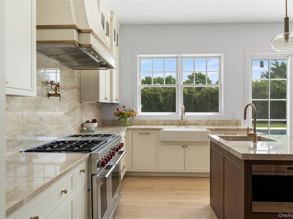 100 Narrow Lane, Southampton NY 11968