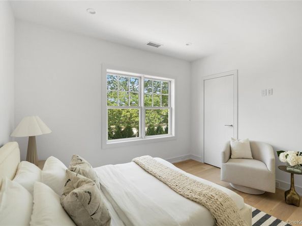 100 Narrow Lane, Southampton NY 11968