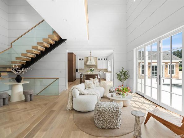 100 Narrow Lane, Southampton NY 11968