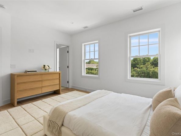 100 Narrow Lane, Southampton NY 11968