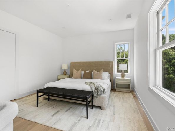 100 Narrow Lane, Southampton NY 11968