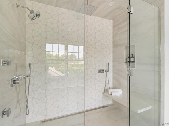 100 Narrow Lane, Southampton NY 11968