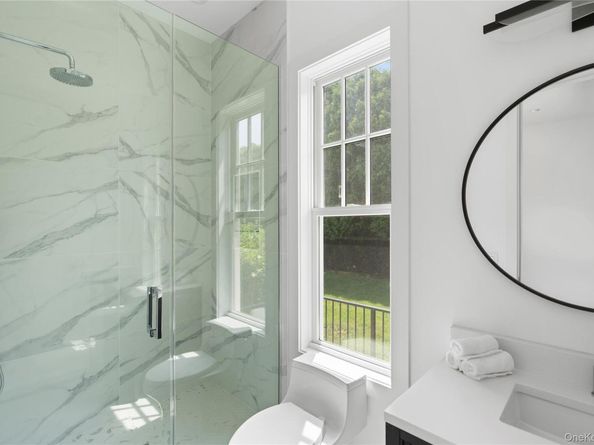 100 Narrow Lane, Southampton NY 11968