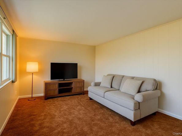 170 Sugarwood Lane, Central Islip NY 11722