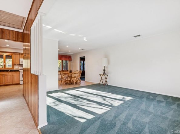 6 Silver Avenue, Huntington Station NY 11746