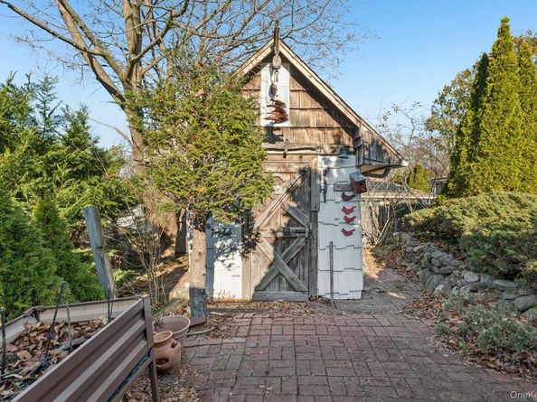 6 Silver Avenue, Huntington Station NY 11746