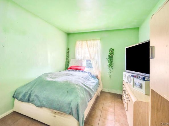 182 Commack Road, Deer Park NY 11729