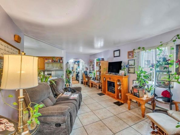 182 Commack Road, Deer Park NY 11729