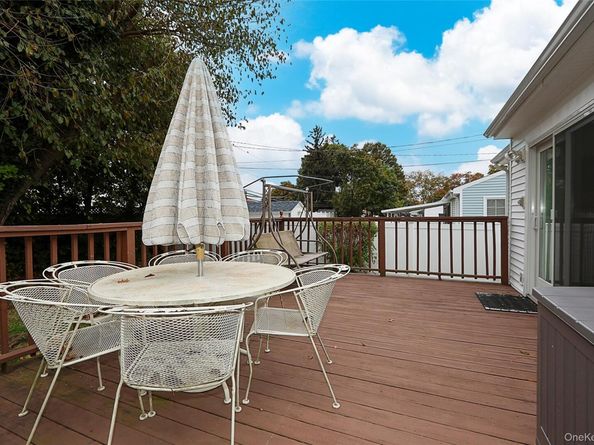 6 Gerhard Road, Plainview NY 11803