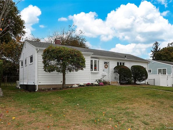 6 Gerhard Road, Plainview NY 11803