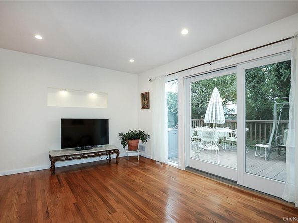 6 Gerhard Road, Plainview NY 11803