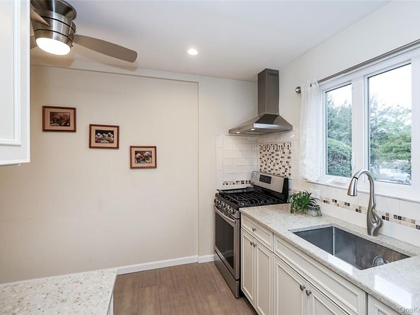 6 Gerhard Road, Plainview NY 11803