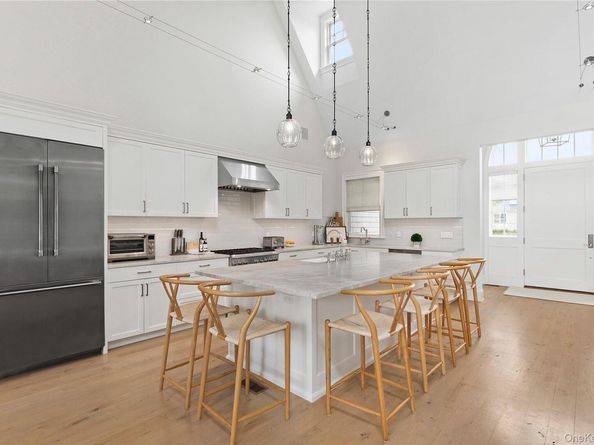 2 Emma's Path, Remsenburg NY 11960