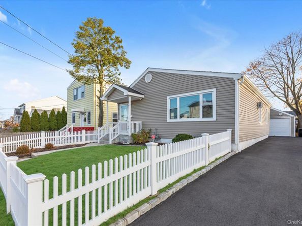 31 Piave Terrace, Lindenhurst NY 11757