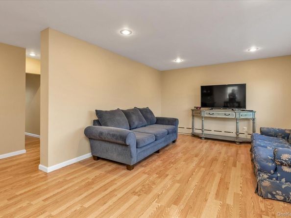 31 Piave Terrace, Lindenhurst NY 11757