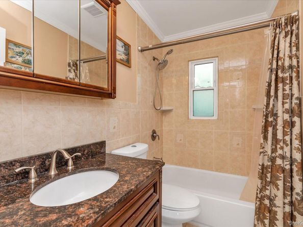 31 Piave Terrace, Lindenhurst NY 11757