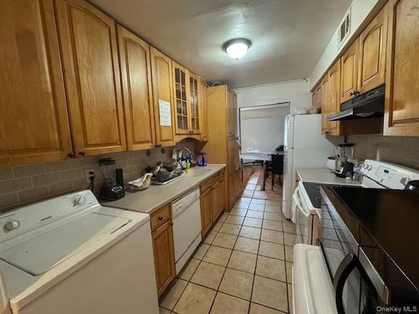 227 Hill Rise, Calverton NY 11933