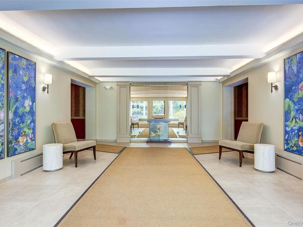 2 Town House Place 2H, Great Neck NY 11021