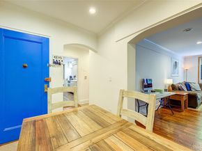 2 Town House Place 2H, Great Neck NY 11021